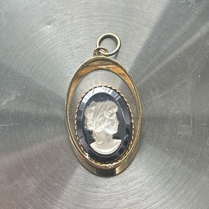 Vintage Cameo Pendant
